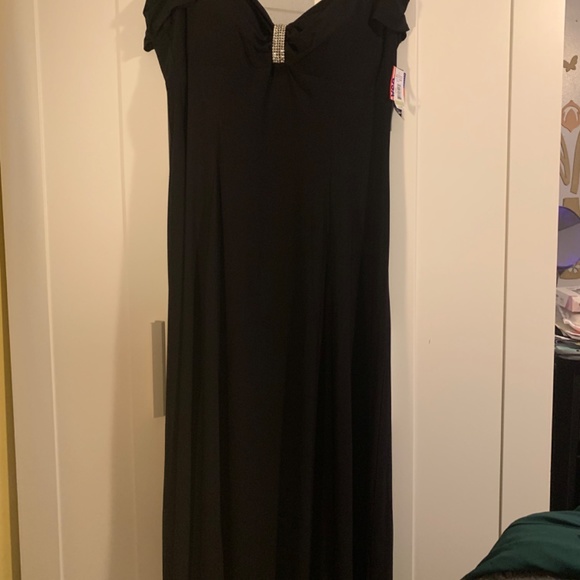 Black formal dress - Picture 7 of 7